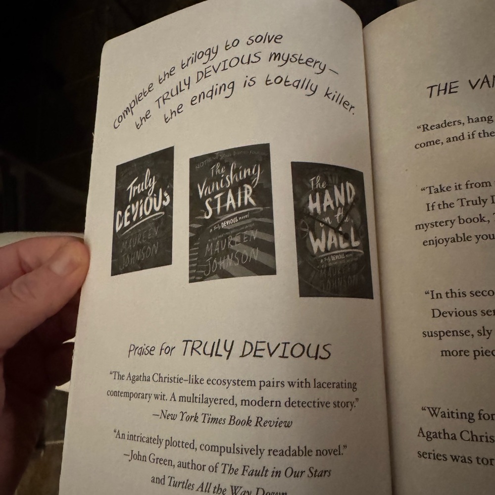 Novel Set - The Hand on the Wall, The Vanishing Stair, Truly Devious - Picture 3 of 3